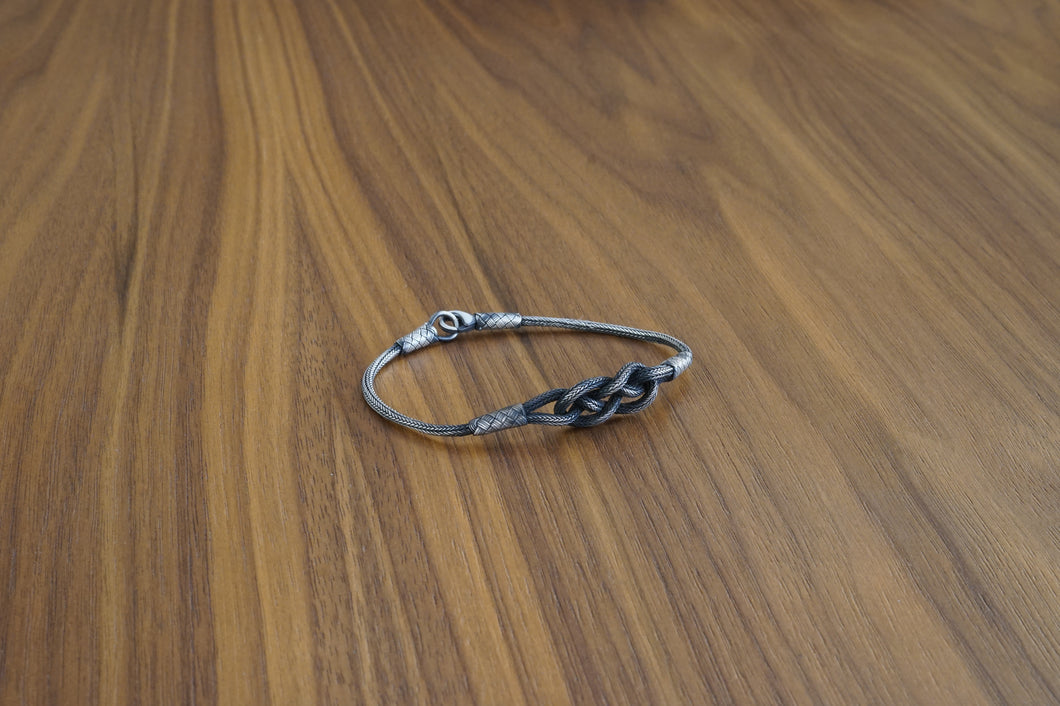 Davido Afnani Metal Bracelet Silver infinity Knot