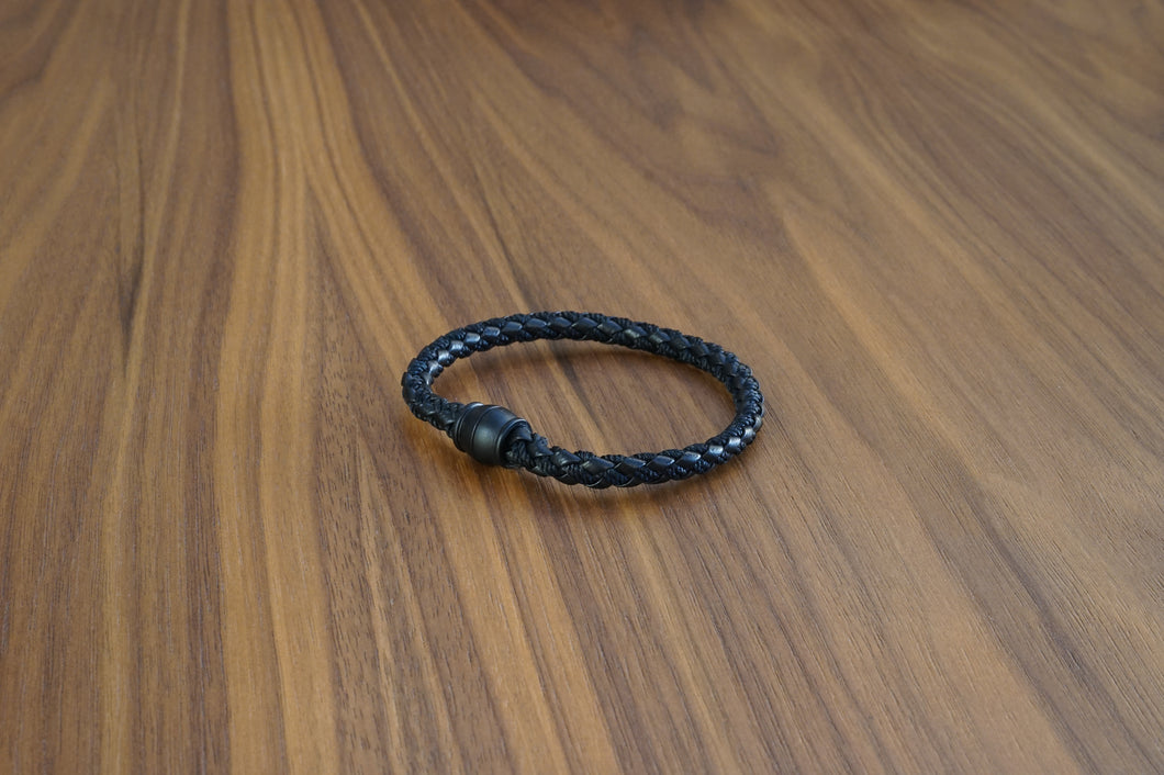 Davido Afnani Leather Bracelet Black Round